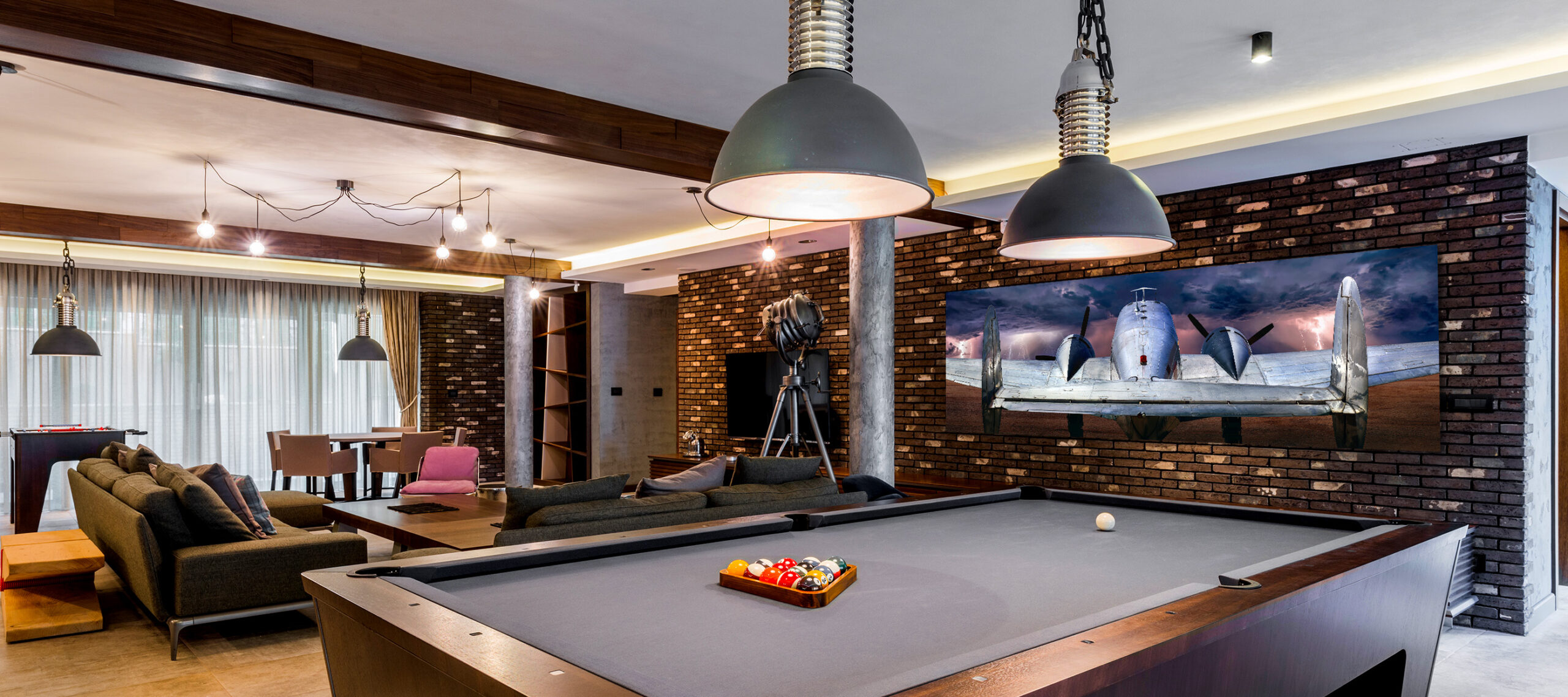 Interior,Of,A,Luxury,Living,Room,With,Billiard,Table